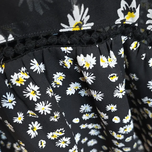 Chic Black and White Floral Long Sleeve Dress - Picture 6 of 7